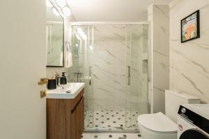 Modern Apt Next to Metro Panepistimio