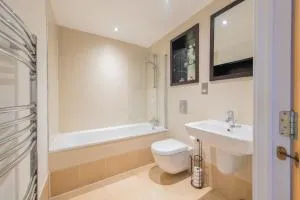 Stunning City Centre Water VIews 2 Bed 2 Bath FREE PARKING - Hunslet