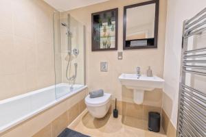 Stunning City Centre Water VIews 2 Bed 2 Bath FREE PARKING