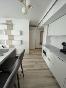 Cozi white apartament