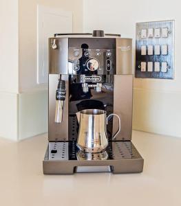 Charming Flat with Balcony near Tower Bridge