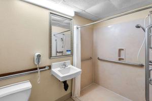 Clarion Inn & Suites Indianapolis Northwest