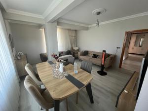 Airport See Viem Apartment