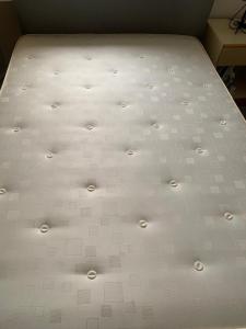 Kings St View Simple Apartment