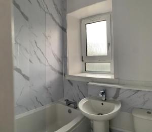 Kings St View Simple Apartment