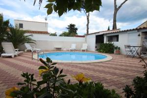 B&B / Chambres d'hotes Chambre privee independante, piscine : photos des chambres