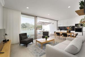 Dália modern apartment Five minutes to beach