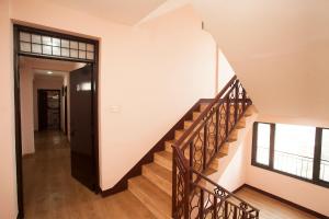 OYO 818 Hotel Queen Tower