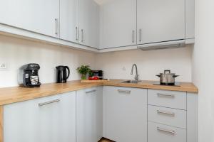 Modern Apartments with Swimming Pool in Hanza Tower by Noclegi Renters