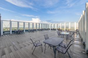 Modern Apartments with Swimming Pool in Hanza Tower by Noclegi Renters