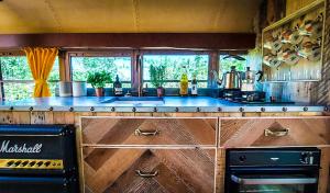 American School Bus Glamping with Hot Tub in Woolacombe!