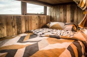 American School Bus Glamping with Hot Tub in Woolacombe!