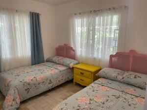 Vacation Garden Home with kiddie pool, central aircon, Netflix, billiards, table tennis and karaoke
