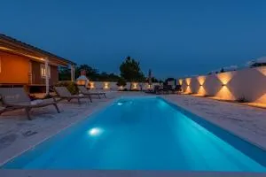 Holiday Home LaMar - with heated pool and whirlpool - Raštević