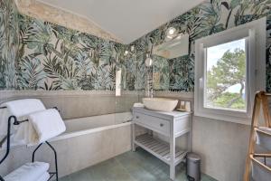 Hotels Le Mas D'aigret : Suite Familiale