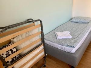 Studio Apartment - Great Location & Parking