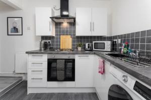 Saxony House - Air Host & Stay - Free Parking