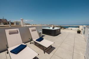 Mellieha Penthouse seaviews hot tub by Homely