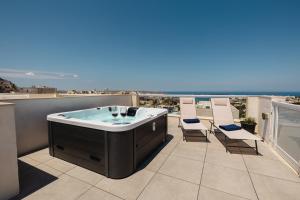Mellieha Penthouse seaviews hot tub by Homely