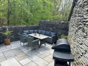 Spacious Property with Waterfall View by LetMeStay