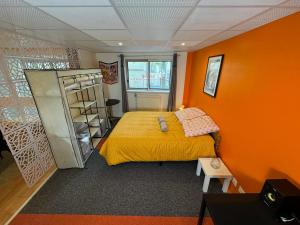 Eclectic apartment in Paris near Montmartre