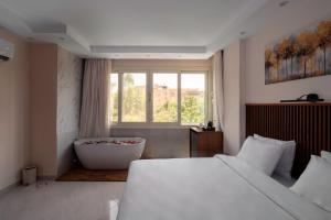 Dream Inn Pyramids View