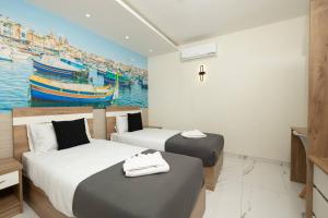 Ivory Suite seafront with views!- Fl 8 by Homely