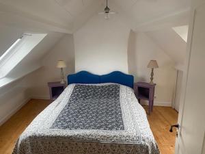Maisons de vacances Charmante maison proche plage a Locmaria, 4 pers, jardin, cheminee, equipements complets - FR-1-418-97 : photos des chambres