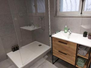 Maisons de vacances Maison 3 chambres avec jardin et piscine a deux pas d-Avignon : photos des chambres