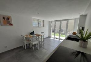 Maisons de vacances Maison 3 chambres avec jardin et piscine a deux pas d-Avignon : photos des chambres