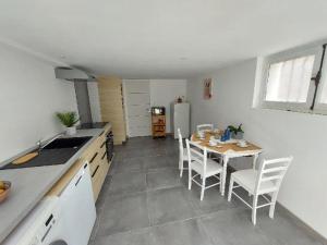 Maisons de vacances Maison 3 chambres avec jardin et piscine a deux pas d-Avignon : photos des chambres