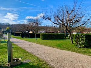 Campings Camping Familial paisible avec piscine, mobil home , chalet, Studio & emplacement nue : photos des chambres