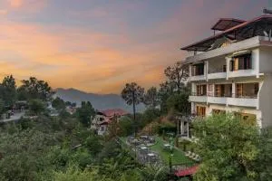 ELIVAAS Dreamland Grace 3BHK Apartment in Kasauli - كاساولى
