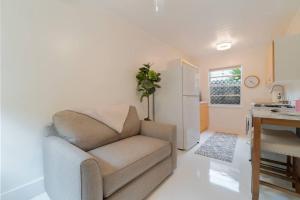 Quiet West Palm Beach Guest Cottage Near the Beach!