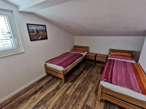 Apartment Andrea with pool and seaview