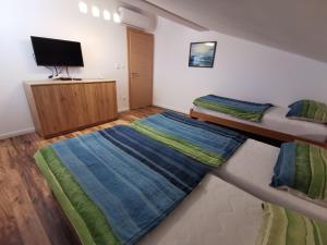 Apartment Andrea with pool and seaview