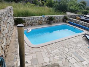 Apartment Andrea with pool and seaview