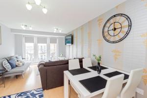 Contractors 4 Beds 2 Bathroomstown Centre Parking