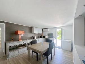 Appartement spacieux et moderne avec un extérieur