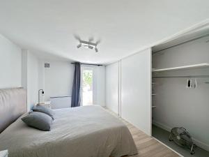 Appartement spacieux et moderne avec un extérieur