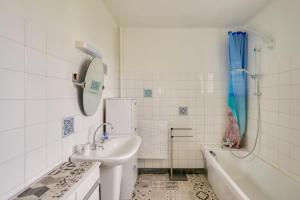Maisons de vacances Maison pour 6, port et plage de Lesconil : photos des chambres