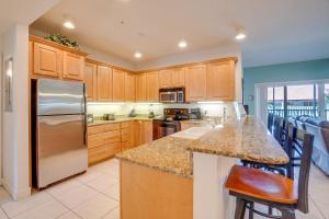 Large Condo just steps from Beach or Bay Views