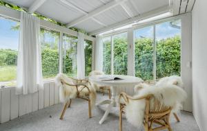 2 Bedroom Nice Home In Ebeltoft