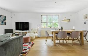 2 Bedroom Nice Home In Ebeltoft