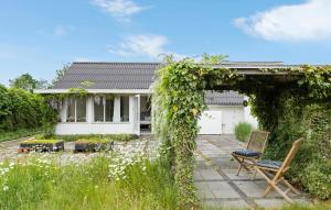 2 Bedroom Nice Home In Ebeltoft
