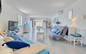 3 Bedroom Lovely Home In Tourves