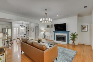 Amazing Luxury 5 Bedrooms Home with Private Pool