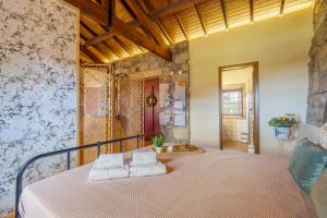 Host Wise - Rustic House with Pool and Garden