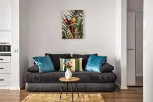 ARI Tropical with Balcony near AFI Mall - 阿拉德