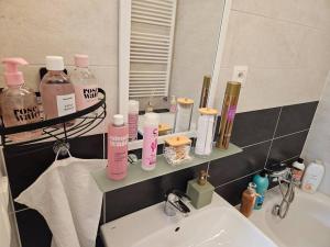 Trendy & Quiet Urban Oasis Flat